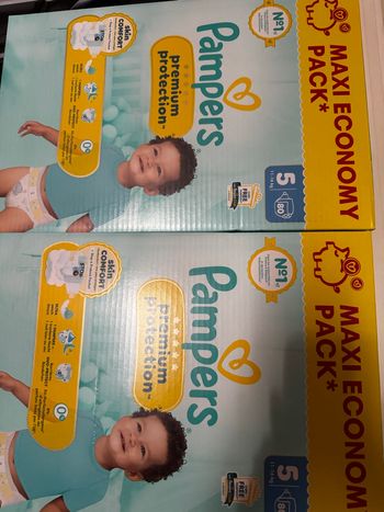 Lot de 140 couches Pampers premium taille 5