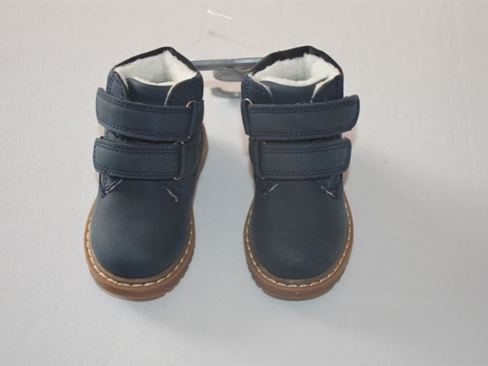 Chaussures montantes bleues foncés toucher façon daim neuves Pointure : 18 - photo numéro 3