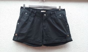 short noir b.young femme