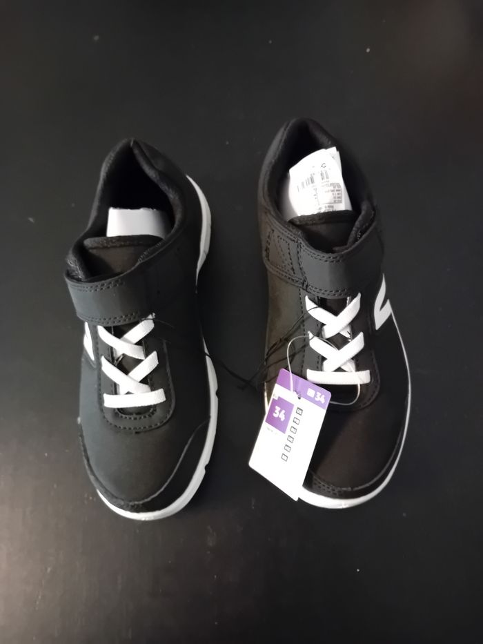 Baskets taille 34 neuves