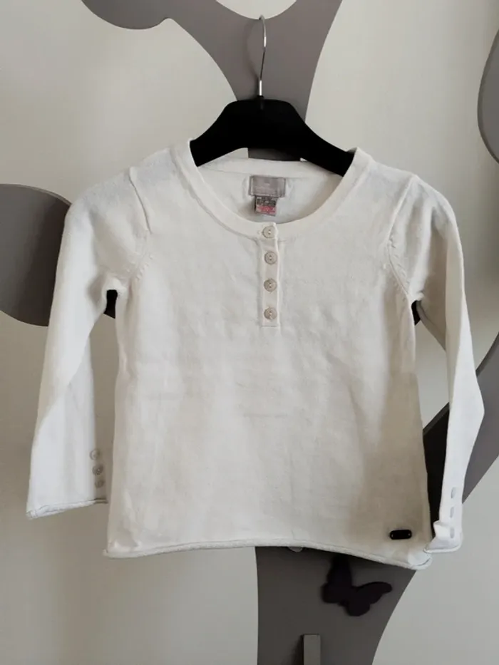 Pull blanc liseret argenté poignets et bas du pull Cyrillus taille 4 ans - photo numéro 2