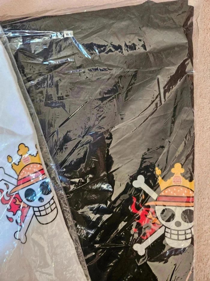 T-shirt Onepiece Taille m lot de 2 - photo numéro 3