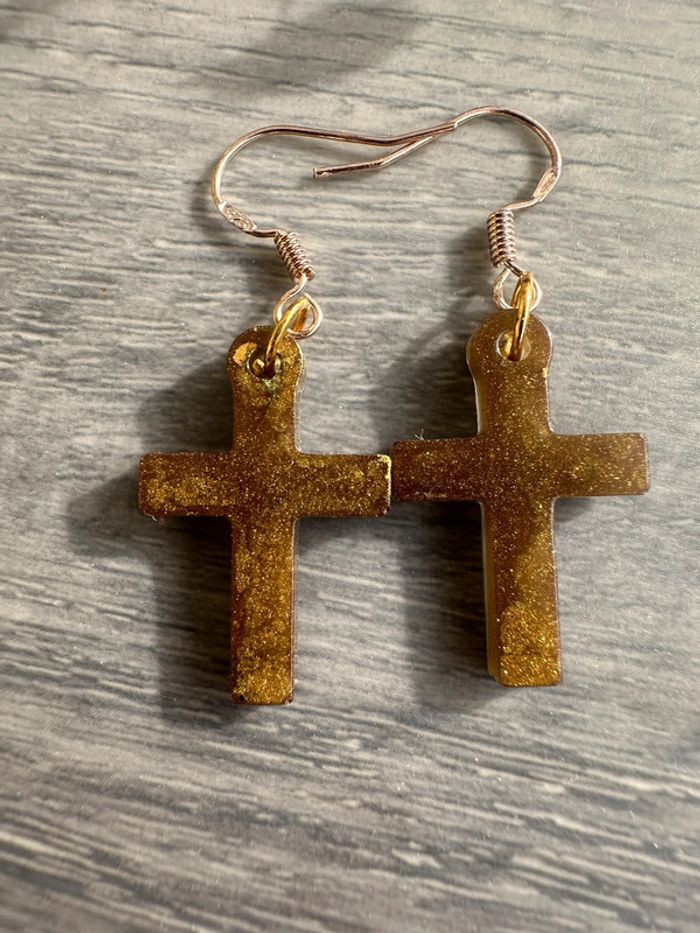 Boucles d'oreilles croix dorées - photo numéro 3