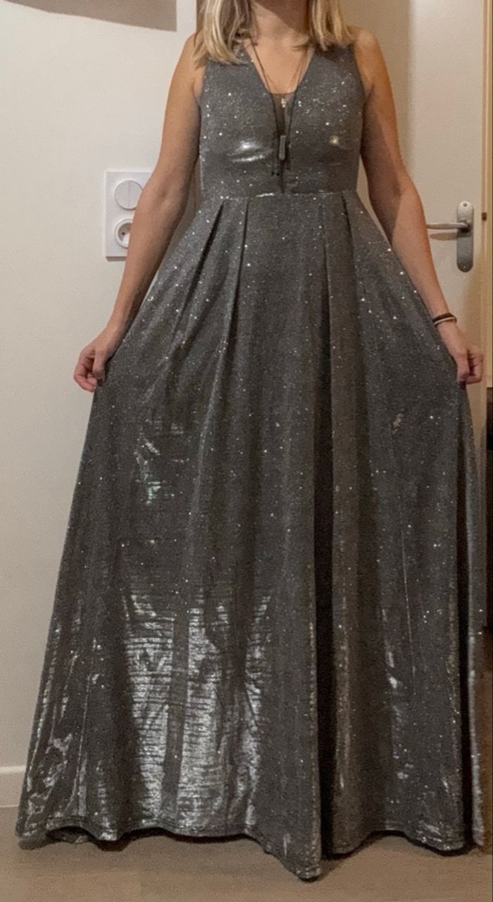 Magnifique robe argentée entièrement pailletée - photo numéro 5