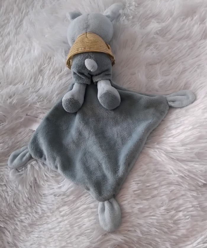 Doudou peluche lapin bleu avec mouchoir avion  - Pommette - photo numéro 2