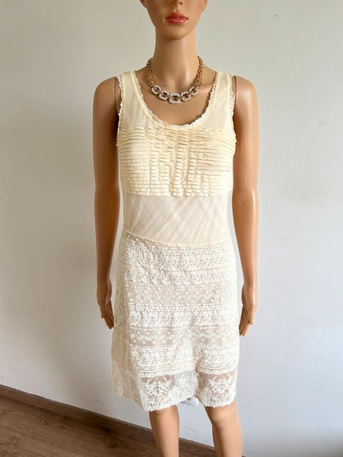 Robe jaune beige avec dentelle Massimo Dutti taille S jamais portée