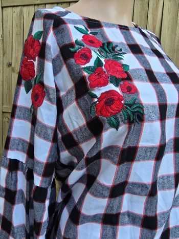 Tunique brodée taille 36 très bon état