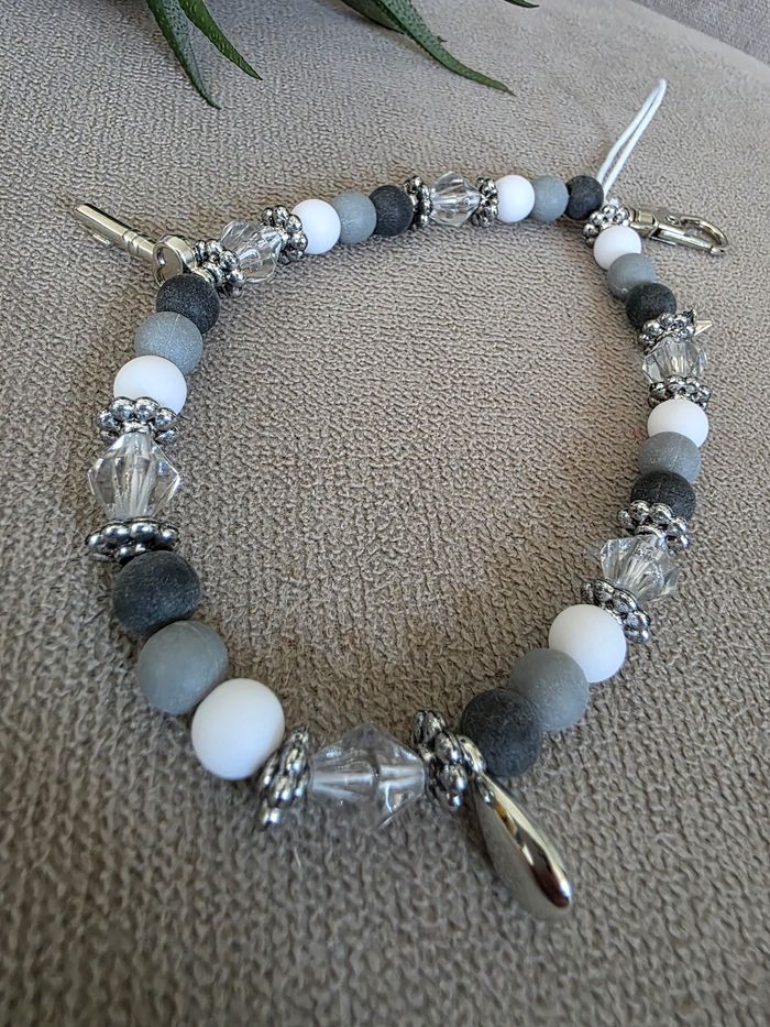 Lanière de telephone noire et grise neuve - photo numéro 3