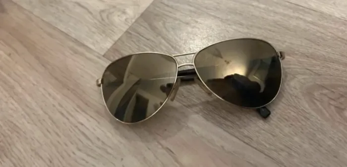 Fendi lunette de soleil doré FS 5194 Branche imprimé logo