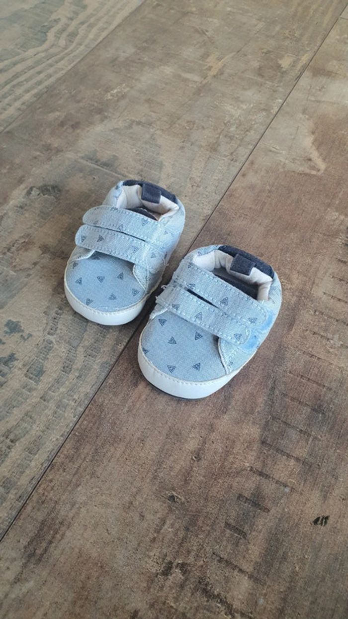 Petit chaussons chaussures 1/6 mois en très bon état 👌 - photo numéro 3