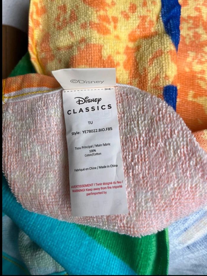 Très belle serviette de bain plage stitch Disney - photo numéro 3