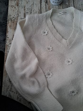 Pull vintage manches originales pâquerettes strass