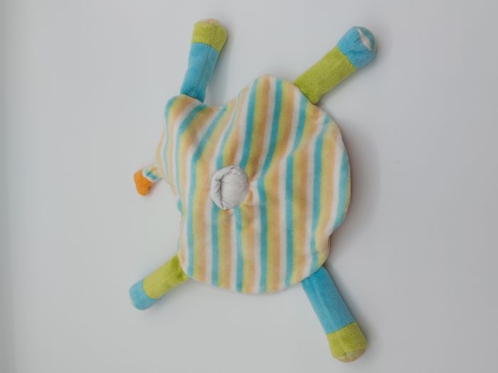 Doudou plat rond cheval âne KIMBALOO LA HALLE jaune bleu vert orange rayures dos - photo numéro 3