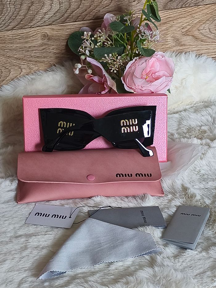 Lunette de soleil miumiu detail doré - photo numéro 3