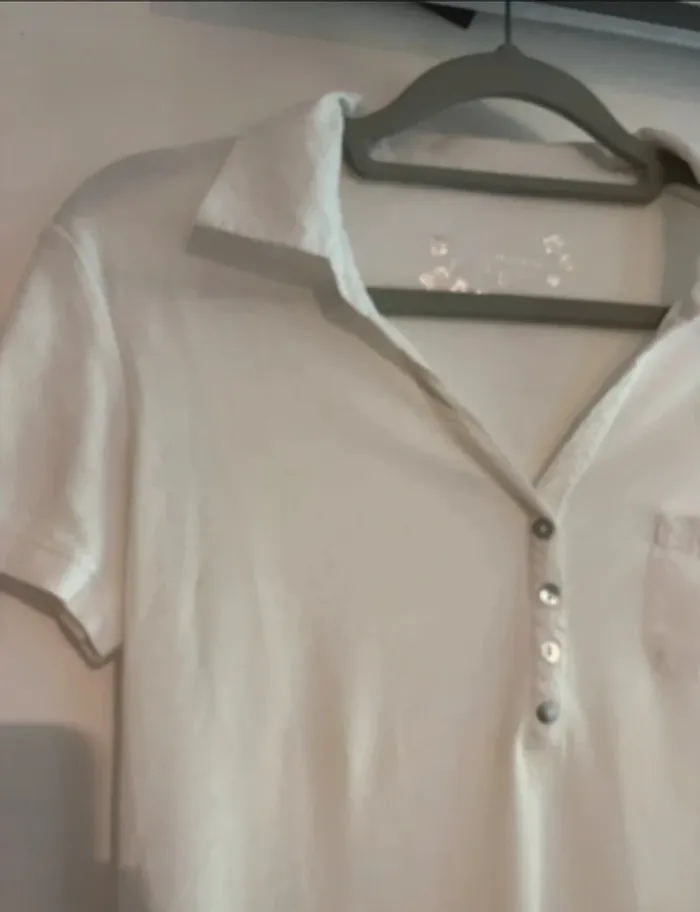 Polo blanc col V Armand Thiery T38 – détails dentelle - photo numéro 4