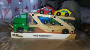 Camion transporteur en bois