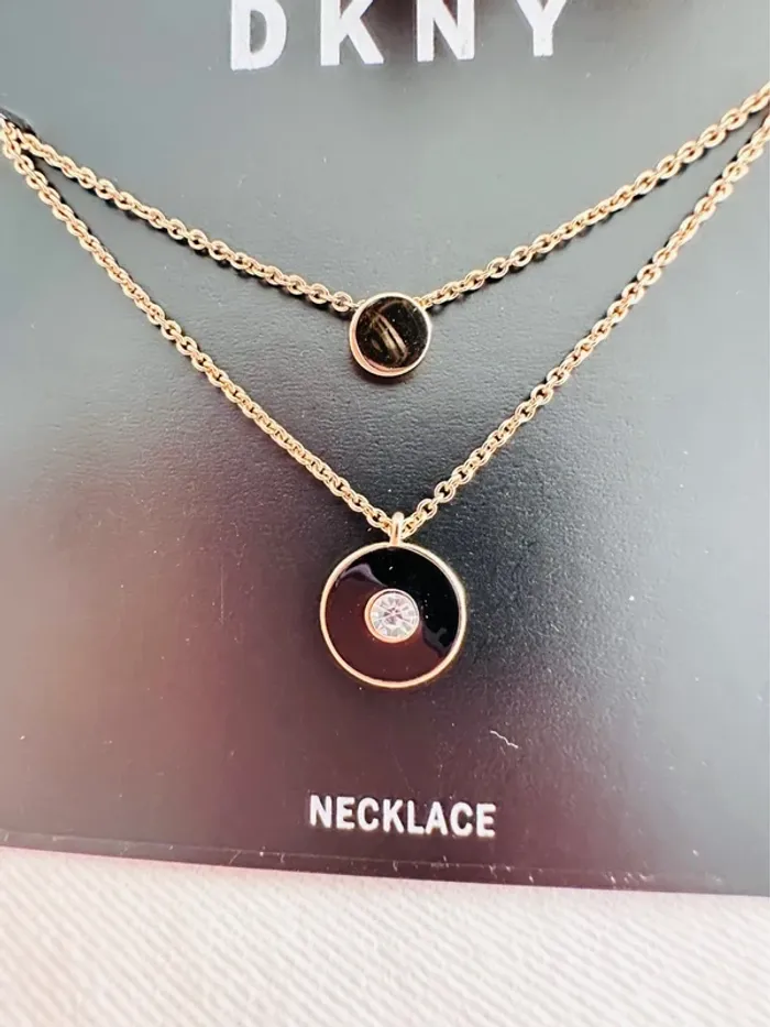 🔘Collier DKNY authentique double chaîne, minimaliste chic, logo et cristal - photo numéro 5