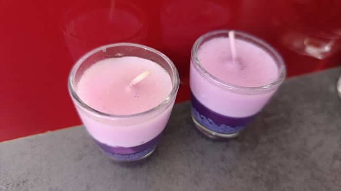 Lot de deux bougies violettes - photo numéro 3