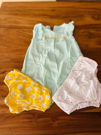 Barboteuse fille et deux culottes