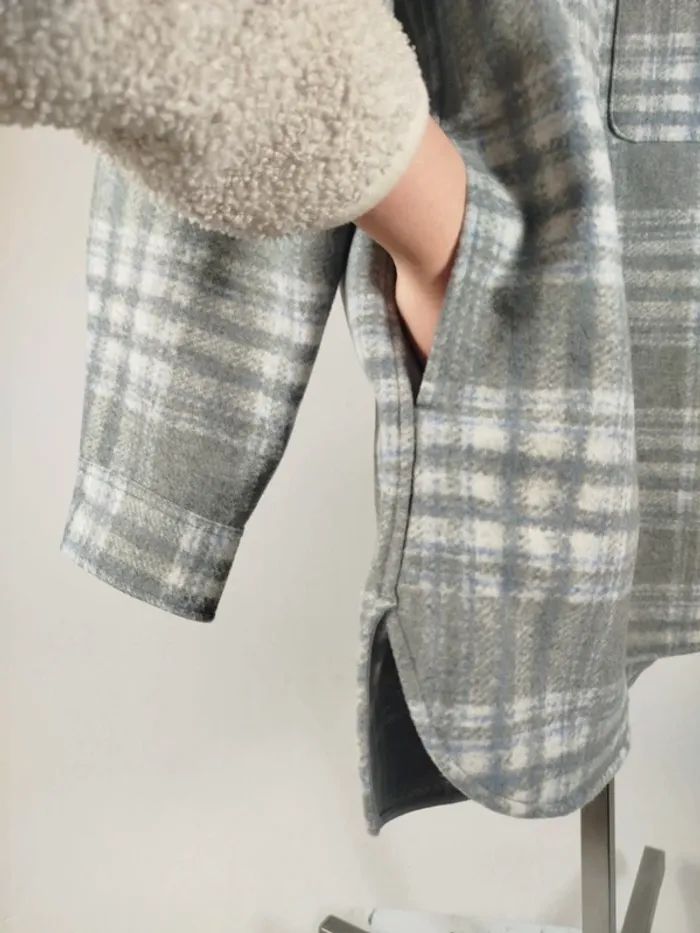 Sur chemise - veste en laine Uniqlo Chemise à carreaux grise A830 - photo numéro 7