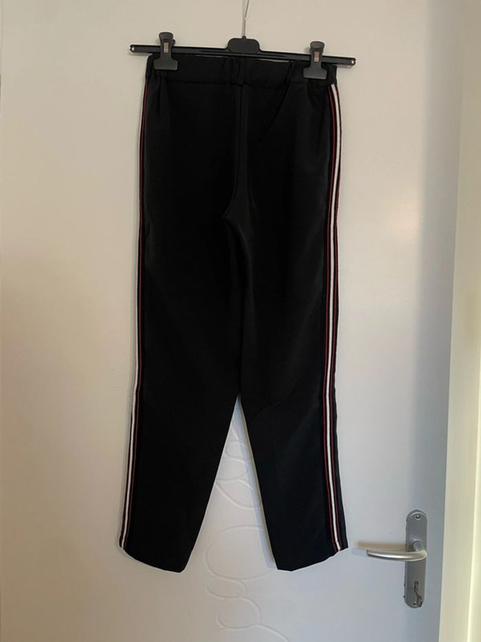 Pantalon court 7/8 noir bande rouge et blanc côté taille haute élastique Charming Girl taille 36 - photo numéro 5