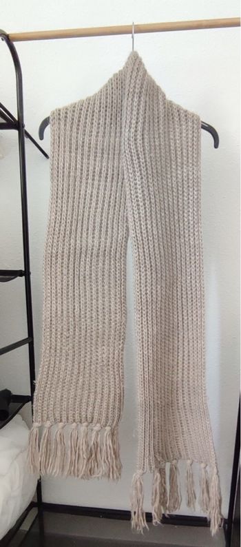Écharpe longue beige en maille torsadée avec franges Camaïeu