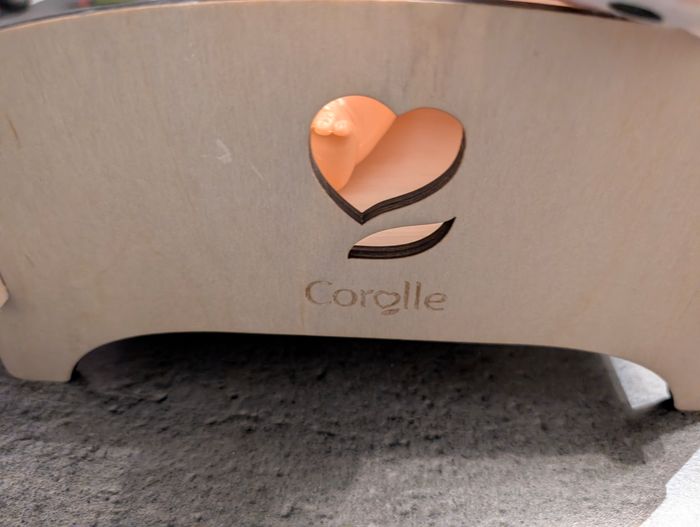 Lit en bois corolle et bébé en plastique - photo numéro 2