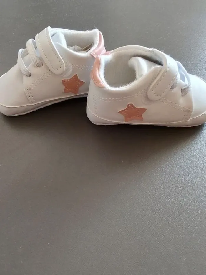 Baskets bébé 0-6 mois - photo numéro 3