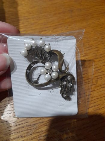 Broche
