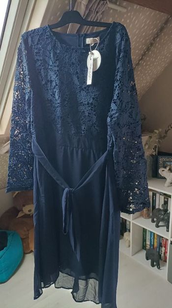Robe bleu avec dentelle