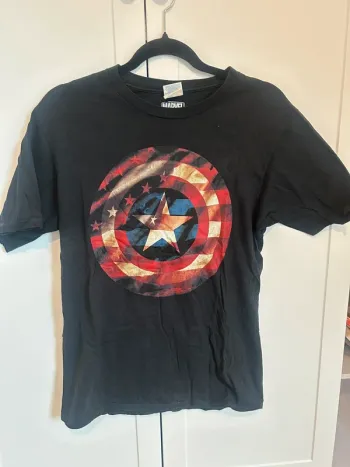 Tee shirt captain america