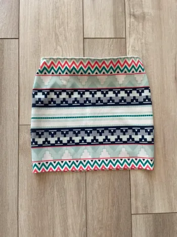 Jupe courte à motif Zara