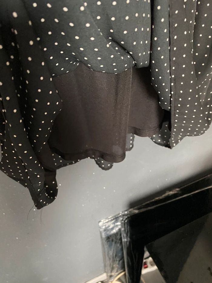 Robe col blanc en voile noir pois blancs bas doublé - photo numéro 5