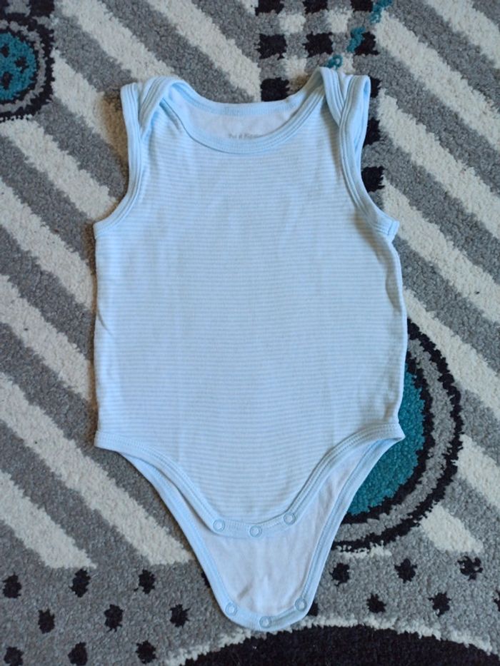 Lot de 3 bodies sans manches - Taille 18 mois - photo numéro 5