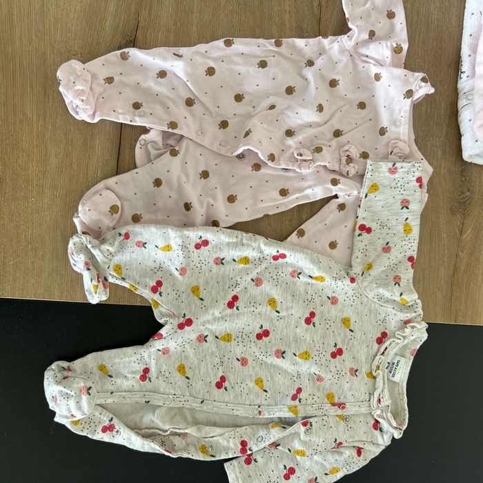 Lot pyjamas 1 mois - photo numéro 4