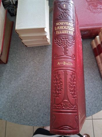 Nouveau larousse illustré " Claude auge " Tome 1"