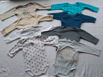Lot 8 bodies 6 mois demi saison hiver garçon