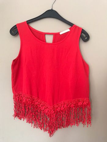 Débardeur rouge à franges