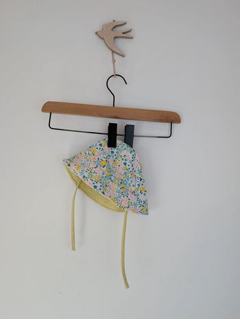 Chapeau de soleil / bain Obaïbi réversible 12 - 18 mois environ