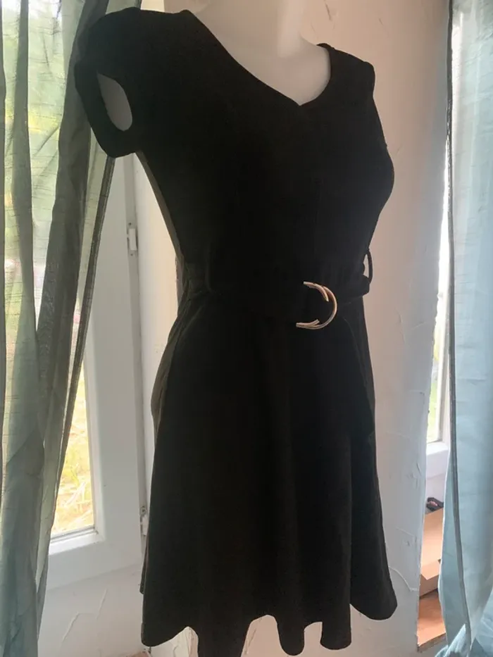 Robe noire col V Tally weijl taille M effet daim - photo numéro 5