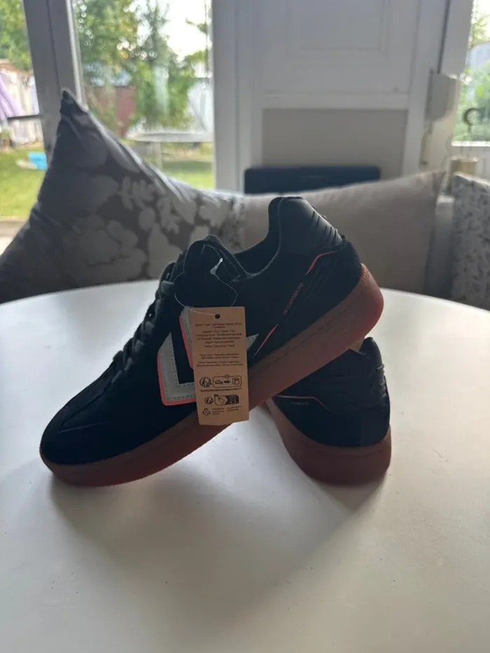 Baskets Hummel HB Indoor – Taille 42 – Noir / Semelle Gomme - photo numéro 2
