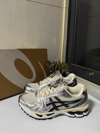 Asics Gel-Kayano 14 Taille  42