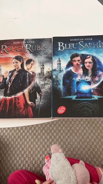 Lot de deux livres: rouge rubis et bleu saphir