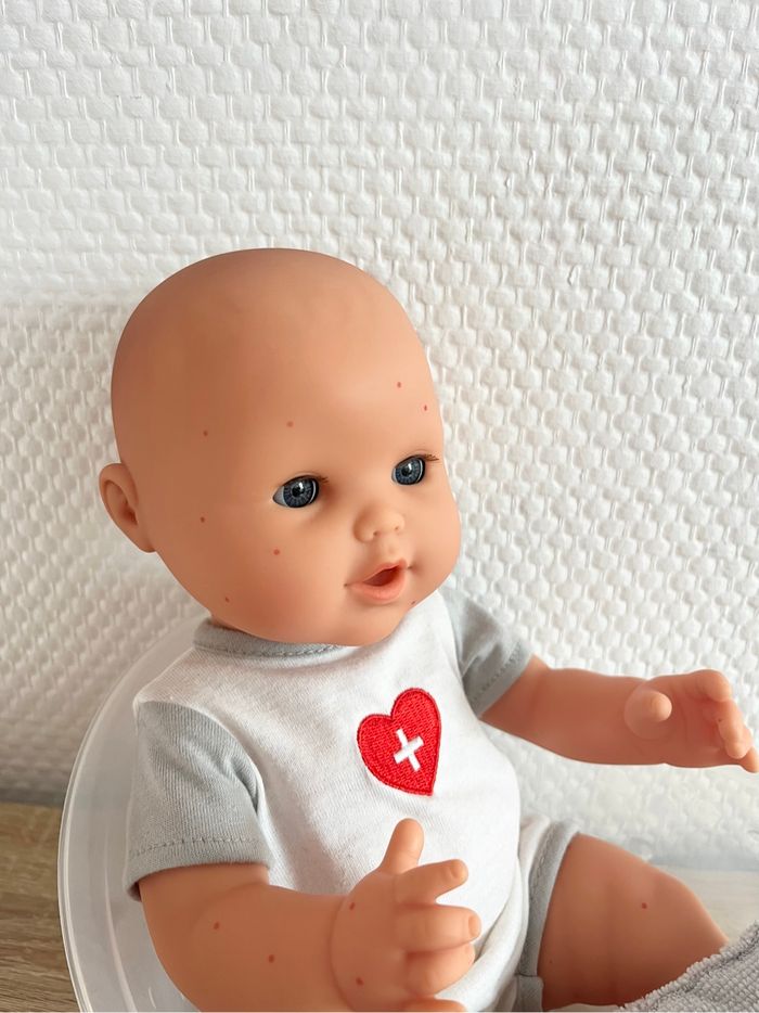 Bébé Morgan et baignoire Corolle - photo numéro 2