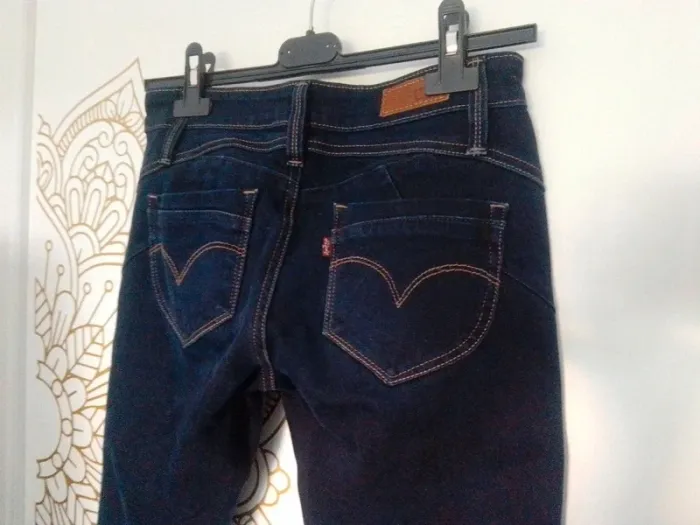 Jean levis bleu foncé taille 36 push up