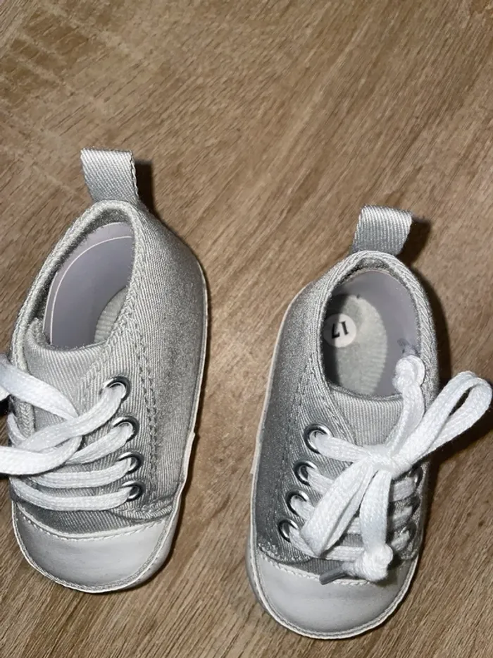 Chaussures bébé grises claires - photo numéro 2