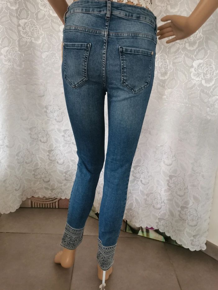 Jean. Bleu et blanc. Cache Cache - photo numéro 5