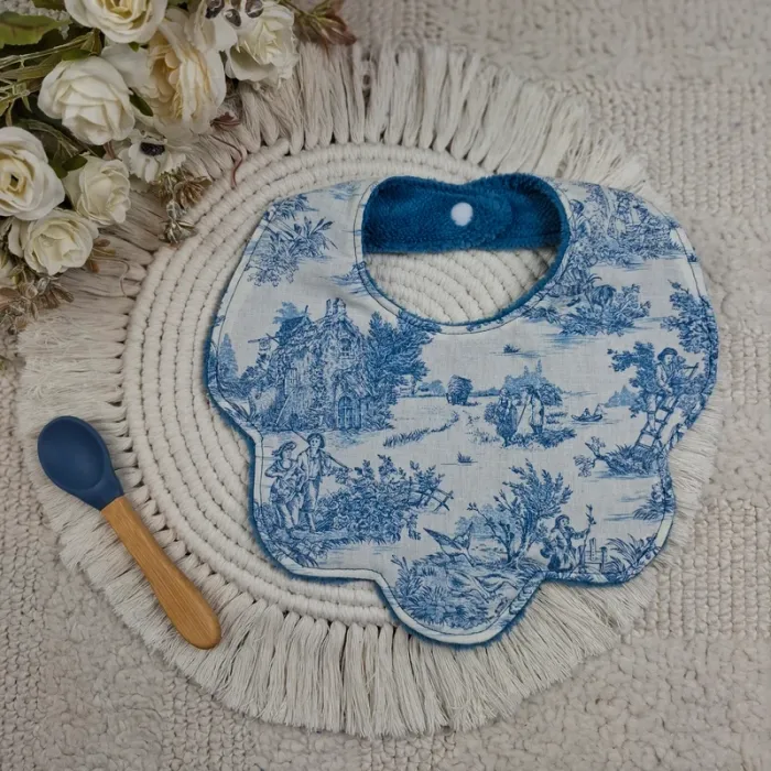 Bavoir forme fleur motif toile de jouy - photo numéro 2