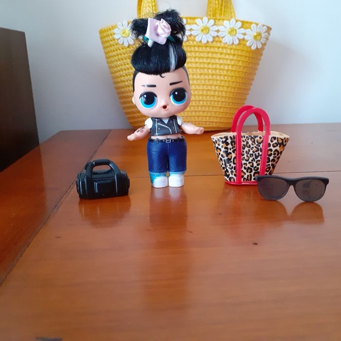 Figurine Poupée L.O.L Surprise + 4 accessoires - photo numéro 3