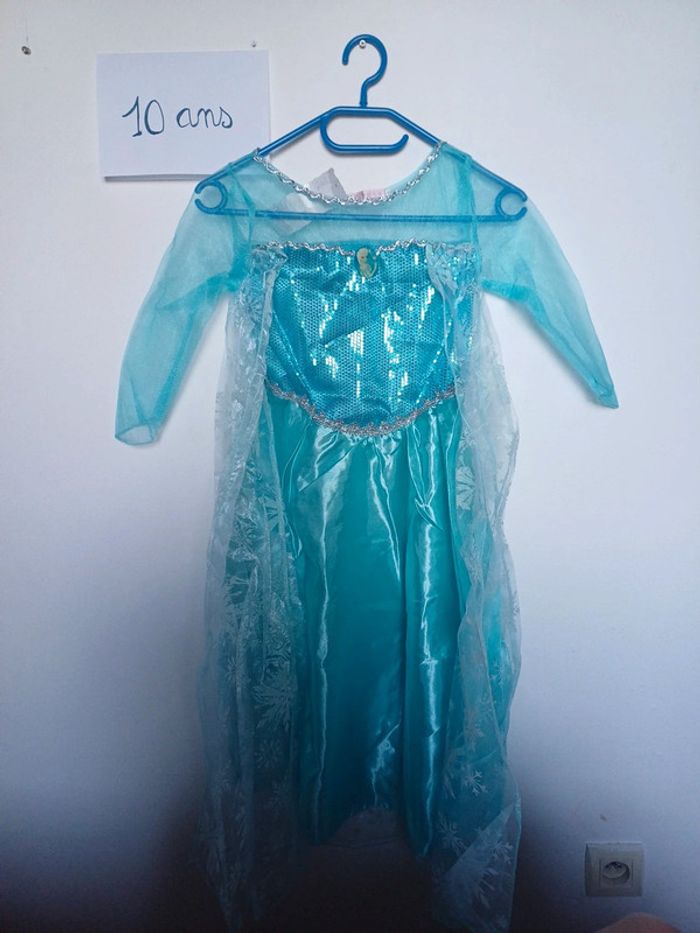 Magnifique déguisement de la Reine des Neiges neuf en 10 ans